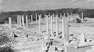 Φωτογραφεία από τις ανασκαφές στην Αρχαία Σαλαμίνα της Κύπρου το 1957