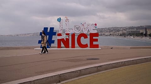 The Promenade des Anglais in Nice is almost deserted during this first weekend of confinement as the region battles an increasingly worrying number of Covid-19 cases.