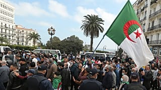 مظاهرات في الجزائر للمطالبة بالديمقراطية