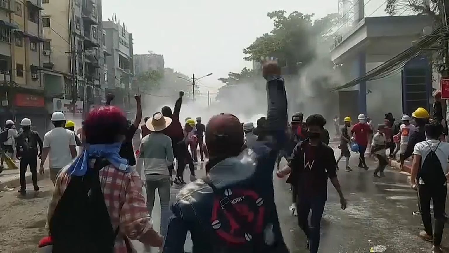شرطة ميانمار تفرق بعنف تظاهرات.. ومقتل 6 أشخاص على الأقل