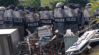 Polícia anti-motim em Rangum