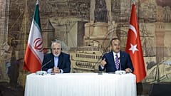 مولود چاووش‌اوغلو، وزیر خارجه ترکیه(راست) و محمدجواد ظریف، وزیر خارجه ایران(چپ)