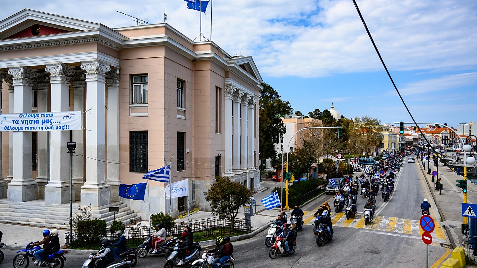 Μυτιλήνη - Μηχανοκίνητη πορεία διαμαρτυρίας ενάντια στη νέα δομή προσφύγων και μεταναστών