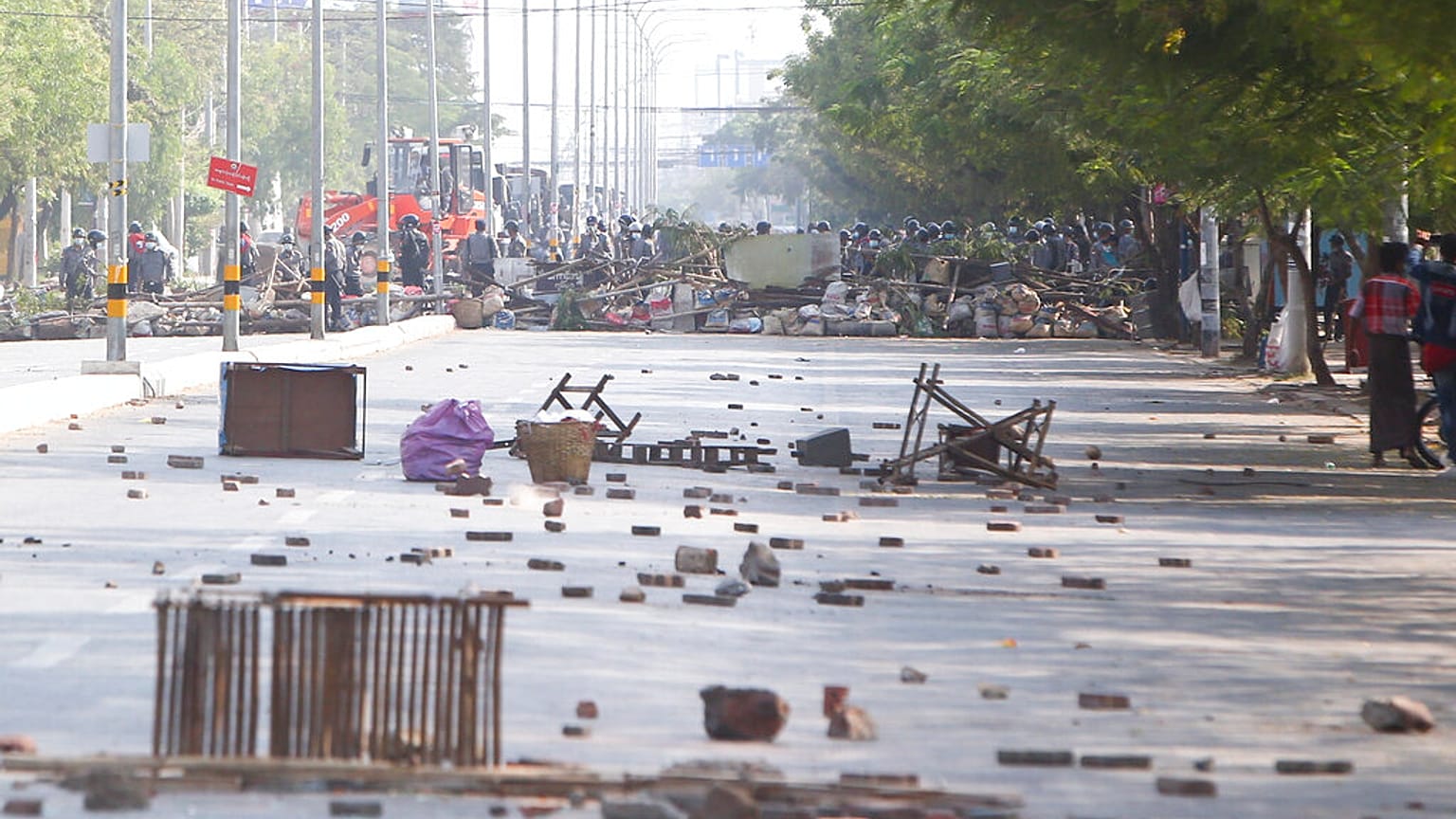 Myanmar'da son 24 saatte en az 18 sivil yaşamını yitirdi.