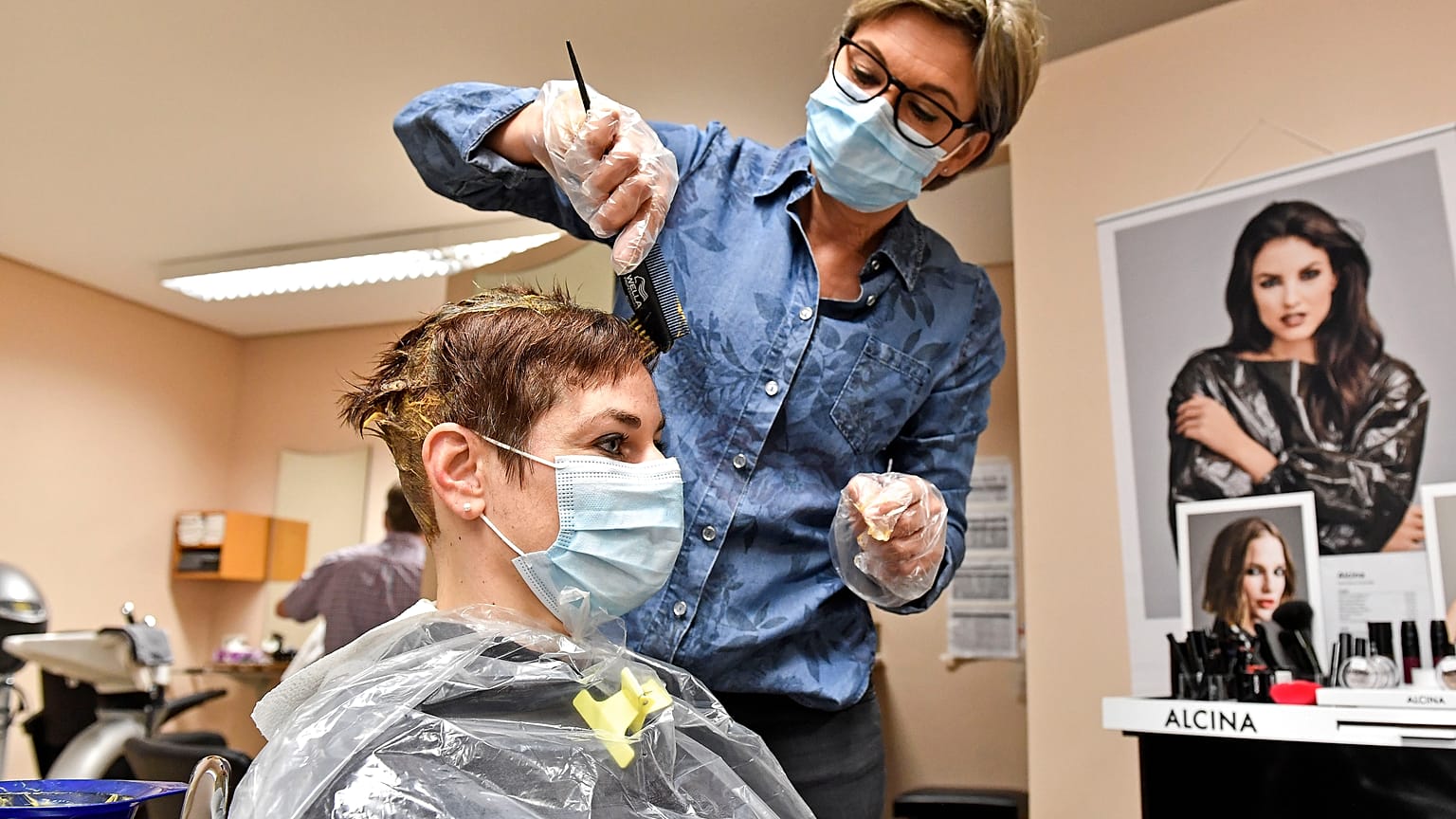Die Friseure sind wieder geöffnet. 