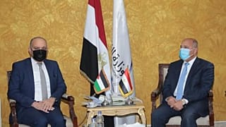 وزير النقل المصري الفريق مهندس كامل الوزير وسفير الأردن بالقاهرة أمجد العضايلة  
