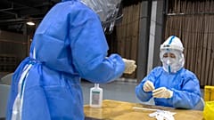Çin'in başkenti Pekin'de bir Covid-19 test merkezi (arşiv)