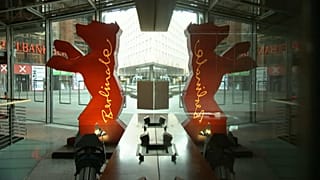 Menschenleerer Festivalpalast