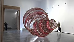 Obra "Descending Light" de Ai Weiwei