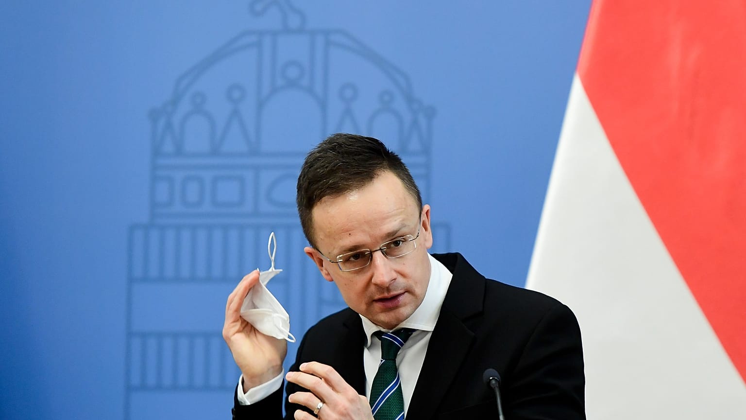 Szijjártó Péter külgazdasági és külügyminiszter a Stellantis-csoport szentgotthárdi beruházásáról tartott sajtótájékoztatón Budapesten 2021. február 26-án