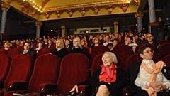 Fenyvessy Éva, a film egyetlen élő színésze (j2) az első magyar hangosfilm, a Hyppolit, a lakáj digitalizált változatának bemutatóján a Puskin Moziban 2008. december 17-én