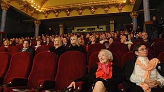 Fenyvessy Éva, a film egyetlen élő színésze (j2) az első magyar hangosfilm, a Hyppolit, a lakáj digitalizált változatának bemutatóján a Puskin Moziban 2008. december 17-én