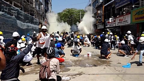 Myanmar: manifestazioni represse nel sangue, almeno 18 morti