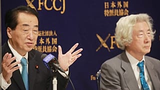 Eski Japon başbakanları Naoto Kan (sol) ve Junichiro Koizumi