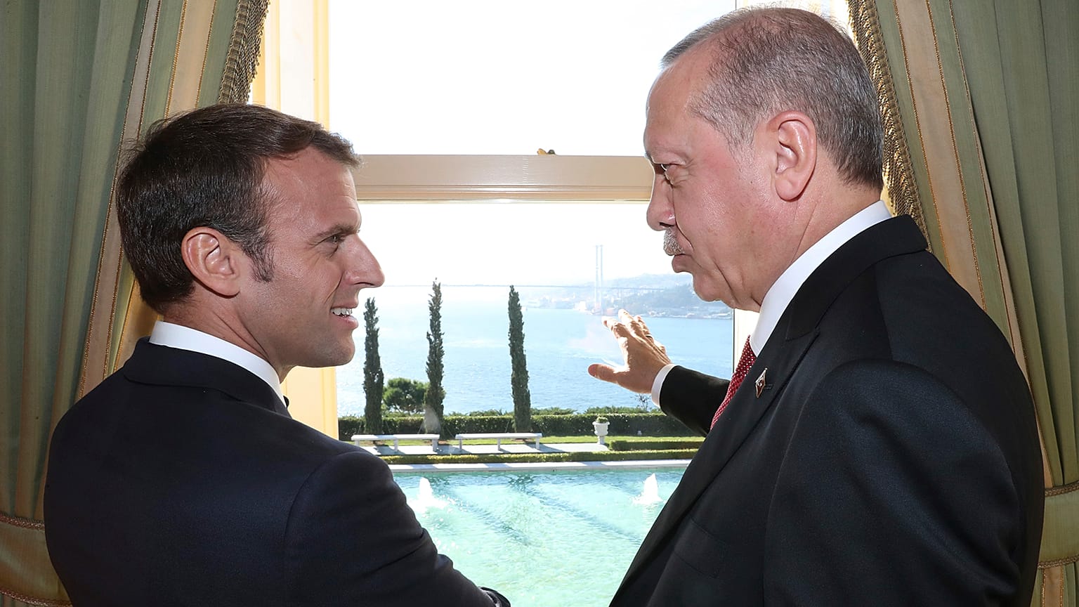 Fransa Cumhurbaşkanı Emmanuel Macron, Türkiye Cumhurbaşkanı Recep Tayyip Erdoğan