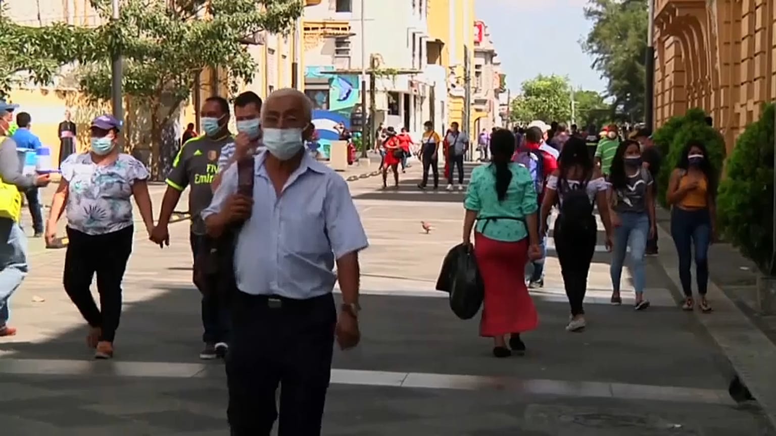 Imágenes de una calle céntrica de San Salvador