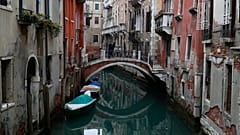 "Schneemond" sorgt für Super-Ebbe in Venedig: Gondeln im Schlamm