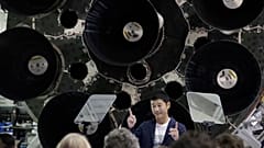 2023'te Ay'ın etrafını dolaşacak uzay yolculuğu için tüm biletleri satın alan iş insanı Yusaku Maezawa 