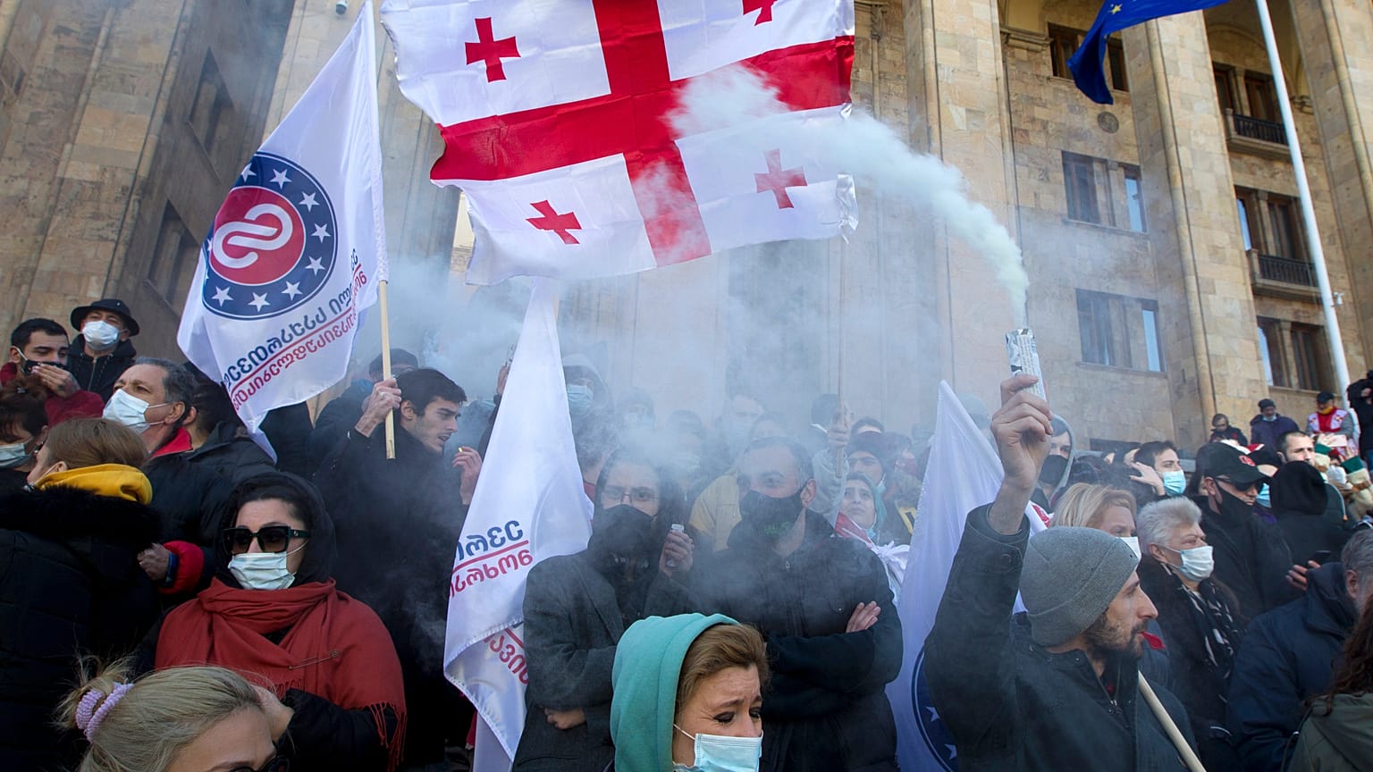 Сторонники грузинской оппозиции на митинге в Тбилиси 21 февраля 2021 г.
