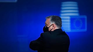 Ungarns Ministerpräsident Viktor Orban verlässt einen EU-Gipfels in Brüssel, 11.12.2020