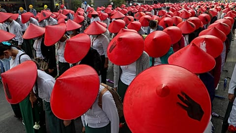 Lehrer und Studenten demonstrieren in Mandalay 