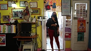 Mexikói prostituált HIV-szűrésre vár 2020. december 20-án