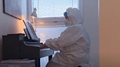 Klavierkonzert für Covid-19-Patienten auf der Intensivstation