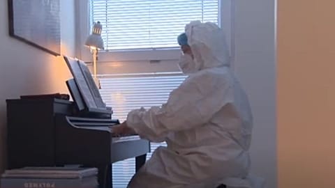 Klavierkonzert für Covid-19-Patienten auf der Intensivstation