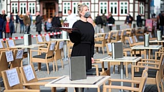 Protest einer Kellnerin in Wernigerode 