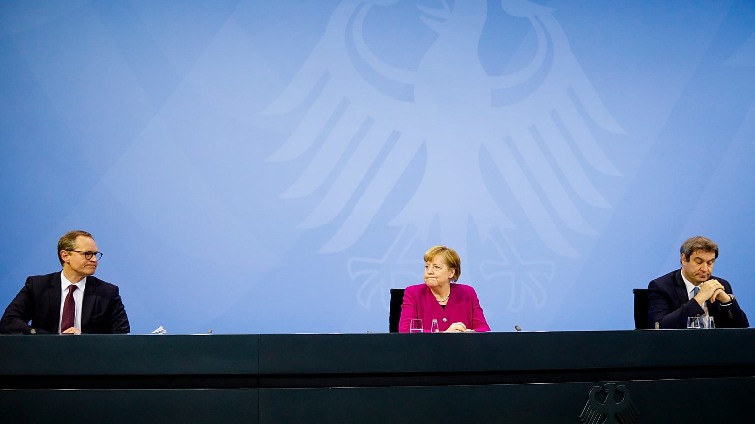 Berlin Belediye Başkanı Michael Mueller, Almanya Başbakanı Angela Merkel ve Bavyera Eyalet Başbakanı Markus Söder 