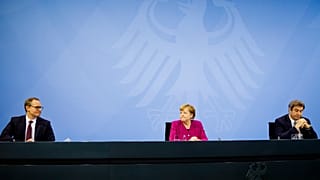 Berlin Belediye Başkanı Michael Mueller, Almanya Başbakanı Angela Merkel ve Bavyera Eyalet Başbakanı Markus Söder 