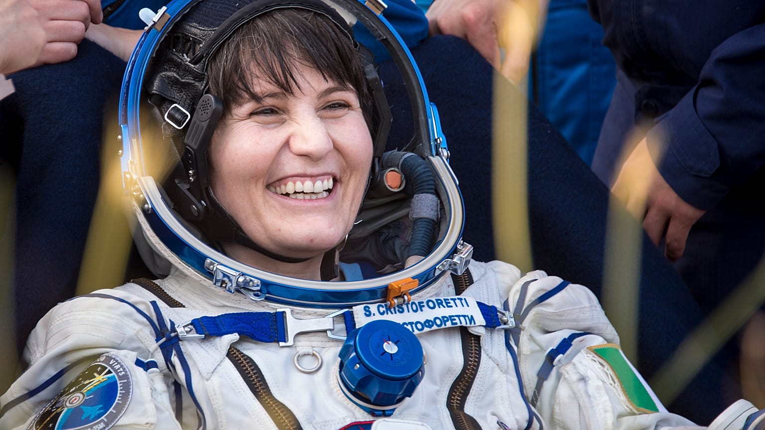 Cristoforetti tras regresar a la Tierra al término de su primera misión espacial