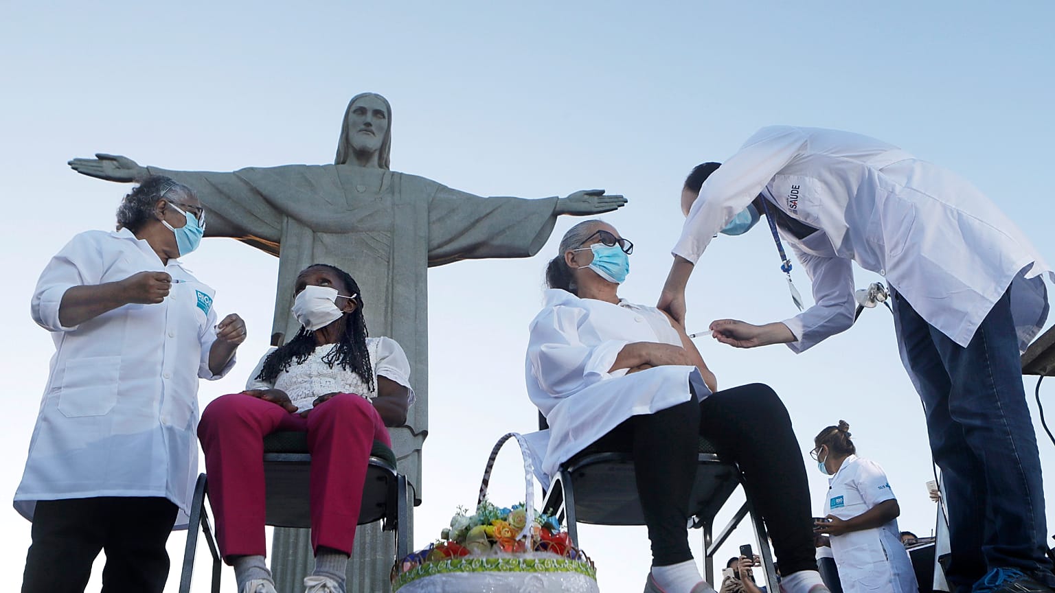 Le 18/01/2021, Terezinha et Dulcinea ont été les premières brésiliennes à recevoir le vaccin anti-covid chinois Sinovac, devant la statue du Christ Rédempteur de Rio