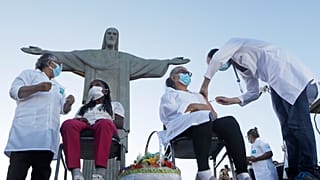 Le 18/01/2021, Terezinha et Dulcinea ont été les premières brésiliennes à recevoir le vaccin anti-covid chinois Sinovac, devant la statue du Christ Rédempteur de Rio
