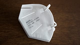 Çin'de üretilip Türkiye'de CE 2136 sertifikası verilen Ffp2 (N95) maske.