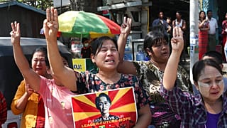 Frauen halten ein Porträt der abgesetzten Regierungschefin Aung San Suu Kyi während einer Demonstration in Mandalay, Myanmar, 05.03.2021