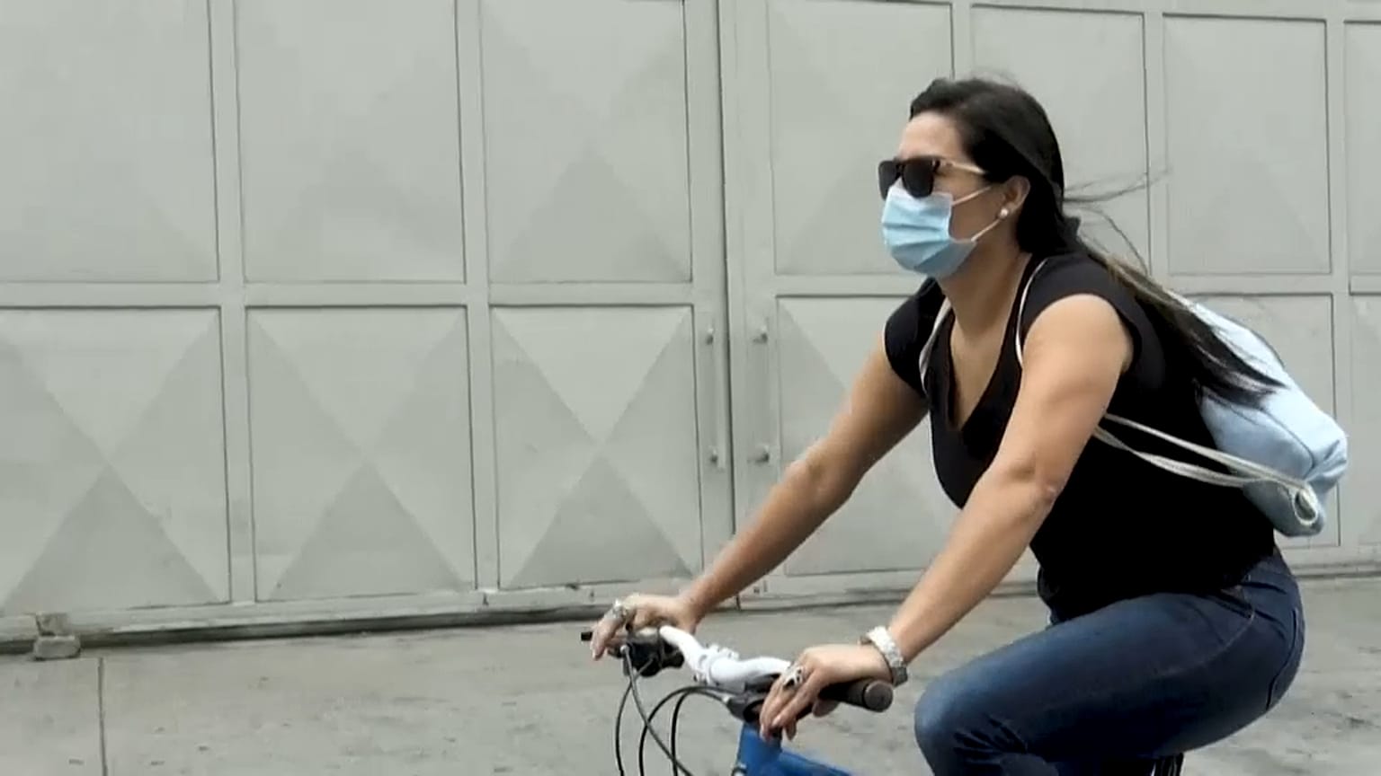 María Edilma Aguilar era manicurista y ahora trabaja limpiando casas para sobrevivir