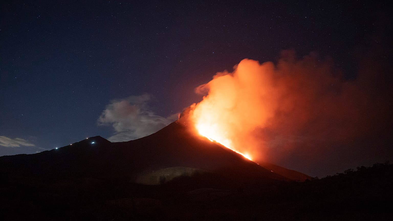 El volcán Pacaya escupiendo lava. 3/3/2021
