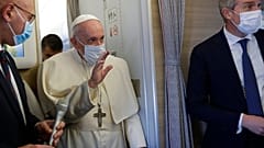 Reise ins Risiko: Papst Franziskus ist im Irak gelandet