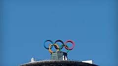 Çin'in başkenti Pekin'deki Olimpiyat Kulesi'nin tepesinde bulunan olimpiyat halkaları