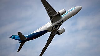 Pause dans le conflit opposant Airbus et Boeing - image d'archives A380 dans le ciel de Paris, le 18/06/2019