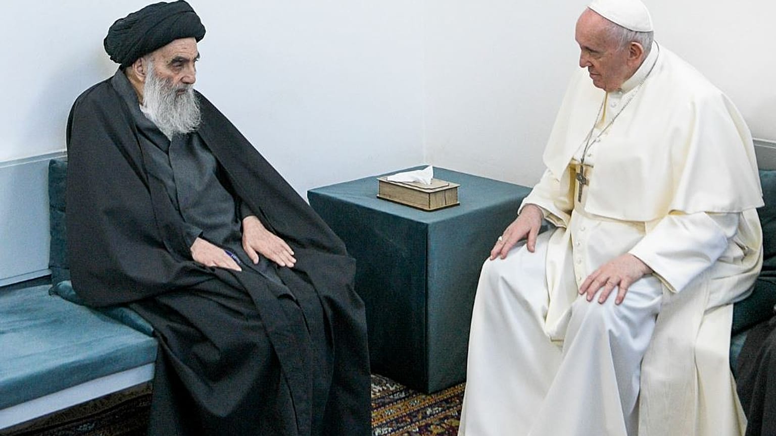 El ayatolá Al Sistani y el papa Francisco durante su reunión en Nayaf, Irak