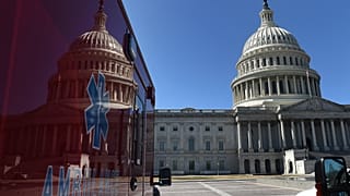Megszavazta az amerikai szenátus az 1,9 ezer milliárdos mentőcsomagot