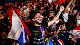 Manifestantes piden la dimisión del presidente Benítez