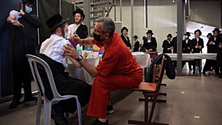 Az izraeliek több mint fele már mindkét adagot megkapta a koronavírus elleni védőoltásból