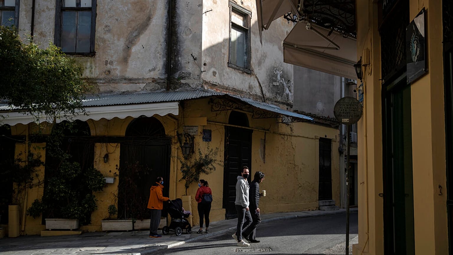 Τον Απρίλιο ανοίγει η εστίαση- στο καλύτερο σενάριο