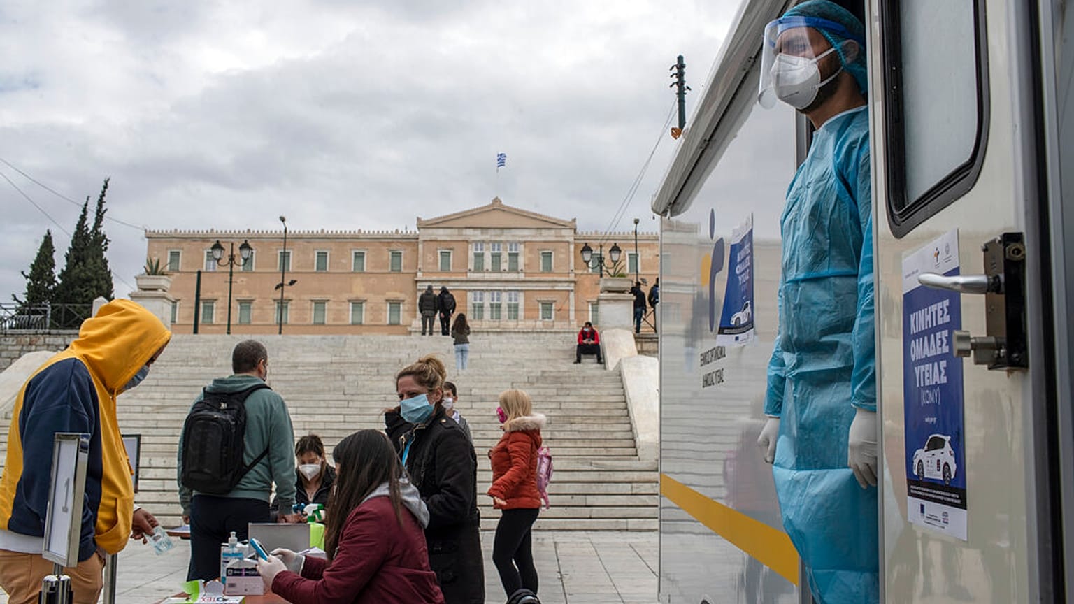 Κλιμάκιο του ΕΟΔΥ πραγματοποιεί rapid test
