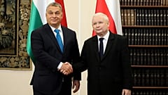 Orbán és Kaczynski négy éve Varsóban: egy platformon
