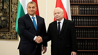 Orbán és Kaczynski négy éve Varsóban: egy platformon
