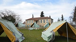 Σκηνές για σεισμοπαθείς στο χωριό Πραιτώριο Ελασσόνας,